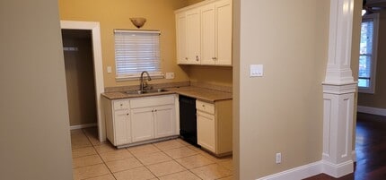 325 Berkeley Ave in Roseville, CA - Building Photo - Building Photo