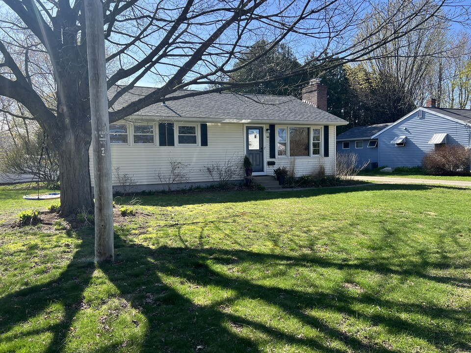 66 Davis Pky, Unit 66 Davis parkway in South Burlington, VT - Building Photo