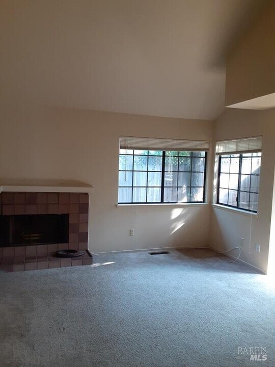 2310 Maher Dr in Santa Rosa, CA - Building Photo