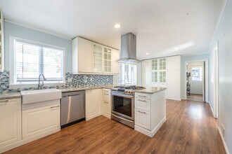 18 Devon Dr in West Orange, NJ - Building Photo - Building Photo