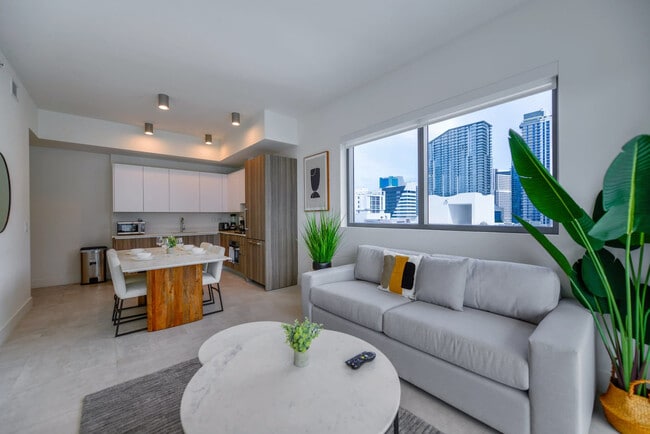 239 SW 9th St in Miami, FL - Building Photo - Building Photo