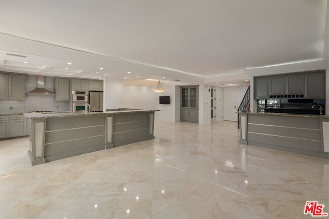 property at 211 S Spalding Dr