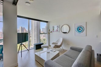 87 Nelson St. in Vancouver, BC - Building Photo - Building Photo