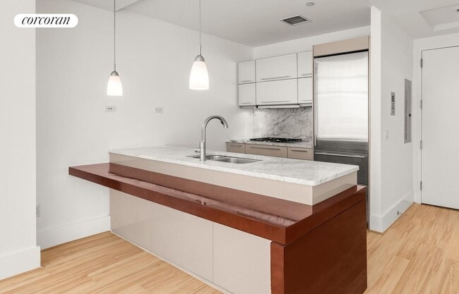 165 W 18th St in New York, NY - Building Photo - Building Photo