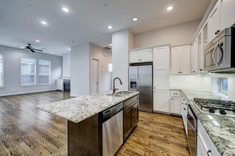 2441 Charleston St in Houston, TX - Building Photo - Building Photo