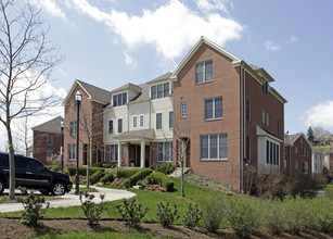 The Reserve at Summerset at Frick Park in Pittsburgh, PA - Foto de edificio - Building Photo