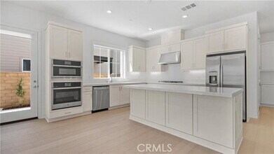 110 Scoville in Irvine, CA - Building Photo - Building Photo