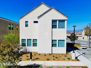 27366 Hyland in Valencia, CA - Building Photo - Building Photo
