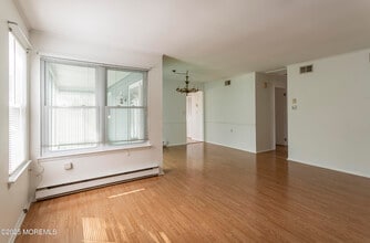 73 Buckingham Dr in Manchester Township, NJ - Building Photo - Building Photo