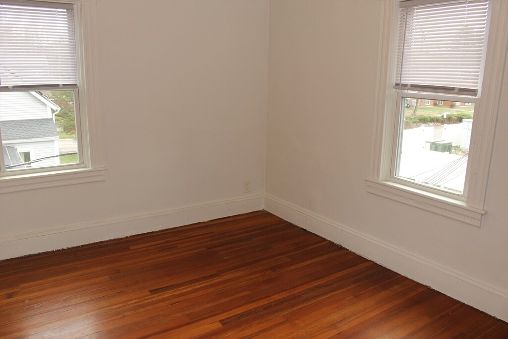 124 Dunham St in Attleboro, MA - Building Photo