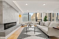 626 N State St, Unit 4R in Chicago, IL - Building Photo - Building Photo