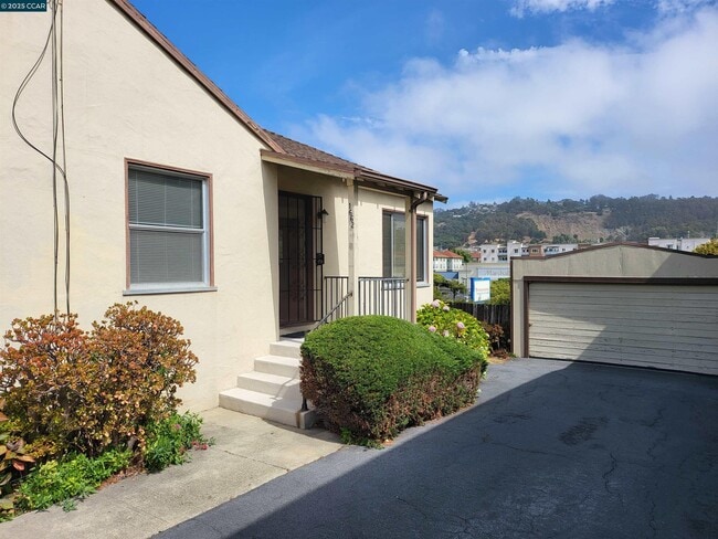 property at 1662 San Benito St