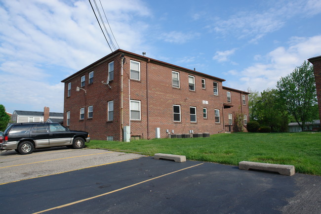 2300 Marguerite Apartments in Lansing, MI - Building Photo - Building Photo