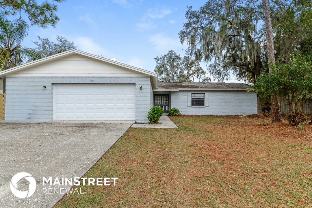 528 Wynnwood Dr in Brandon, FL - Building Photo