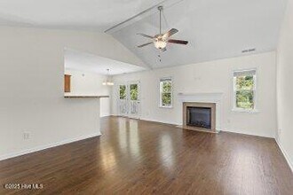 302 Ashley Meadow Ln in Jacksonville, NC - Building Photo - Building Photo