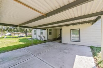 1102 W Hart Ave in Pasadena, TX - Building Photo - Building Photo