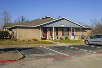 Kingswood Estates in Alvarado, TX - Foto de edificio - Building Photo