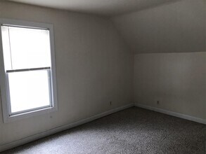 120 W Dartmouth St in Vermillion, SD - Building Photo - Building Photo