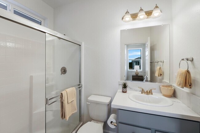 1465 McClure St in Tulare, CA - Building Photo - Building Photo