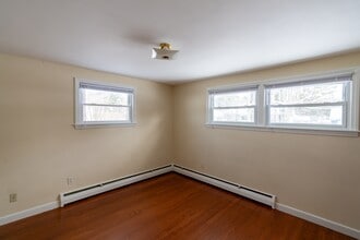 16 Katherine St in Brunswick, ME - Building Photo - Building Photo