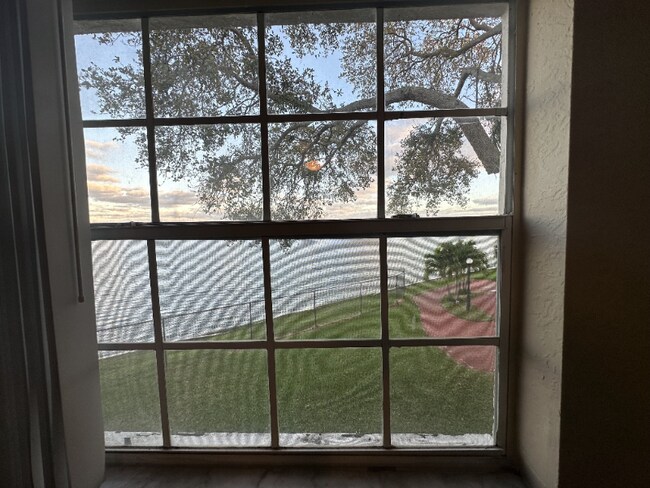 2831 N Oakland Forest Dr in Oakland Park, FL - Building Photo - Building Photo