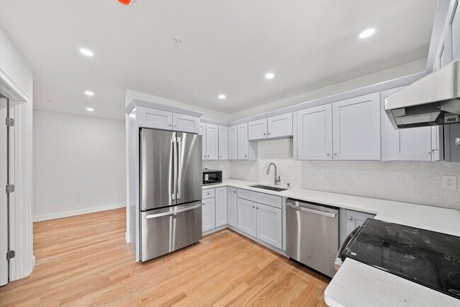 417 Commercial St in Weymouth, MA - Building Photo - Building Photo