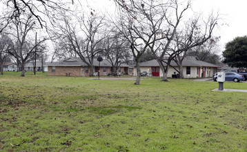 Lakeridge Apartments in Mabank, TX - Building Photo - Building Photo