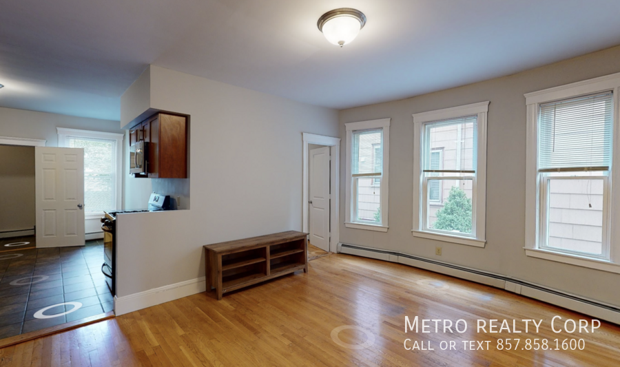 9 Beacon St in Somerville, MA - Building Photo