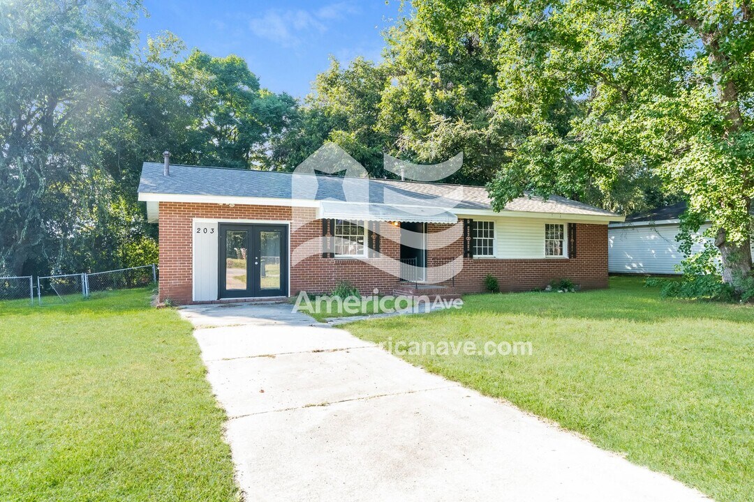203 Stevens St in Warner Robins, GA - Building Photo