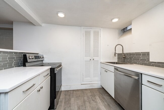 4 Lawrence St, Unit NA