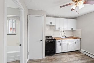 South Hills Apartments in Cleveland, OH - Foto de edificio - Interior Photo