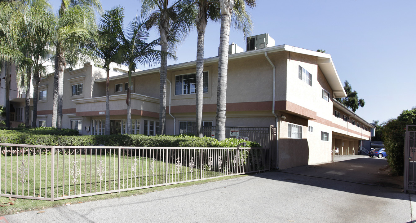 Toluca Lake Universial Villas in North Hollywood, CA - Foto de edificio