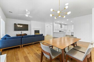 302 Laurel Ct in Cloverdale, CA - Building Photo - Building Photo