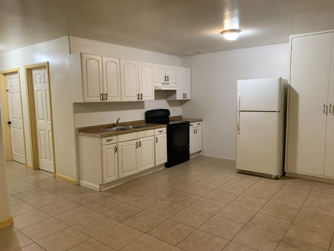35 Puuku Makai Dr in Honolulu, HI - Building Photo - Building Photo
