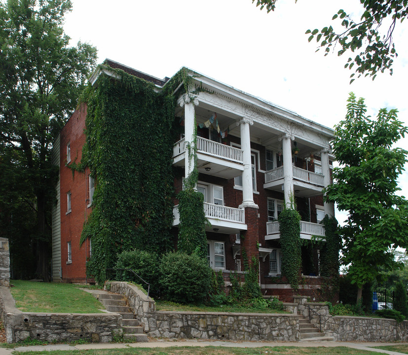 Weaver Apt's in Kansas City, MO - Building Photo