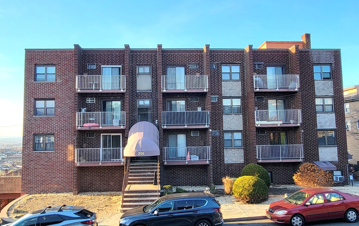 201 12th St, Unit 7 in Palisades Park, NJ - Foto de edificio