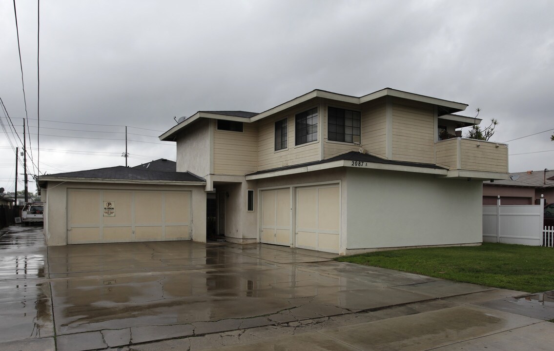 2087 Wallace Ave in Costa Mesa, CA - Foto de edificio