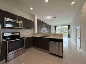 3563 NW 13th St in Lauderhill, FL - Building Photo