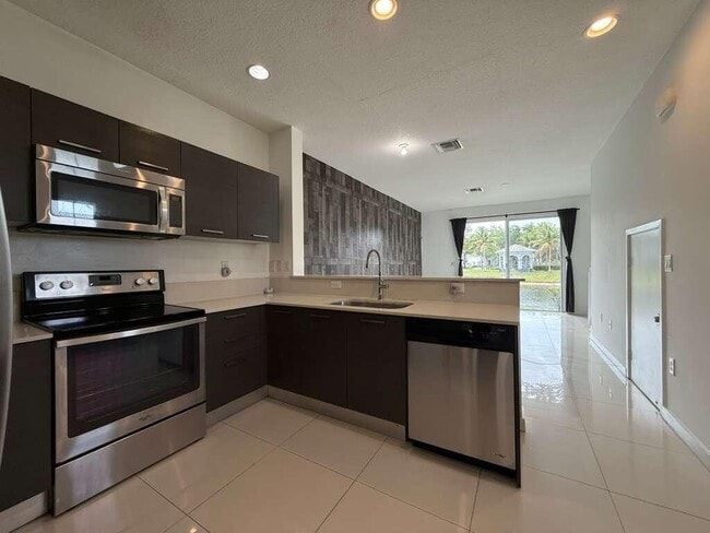 3563 NW 13th St in Lauderhill, FL - Building Photo - Building Photo