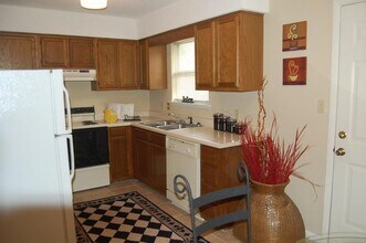 208 Squirrel Haven Rd in Mary Esther, FL - Foto de edificio - Building Photo