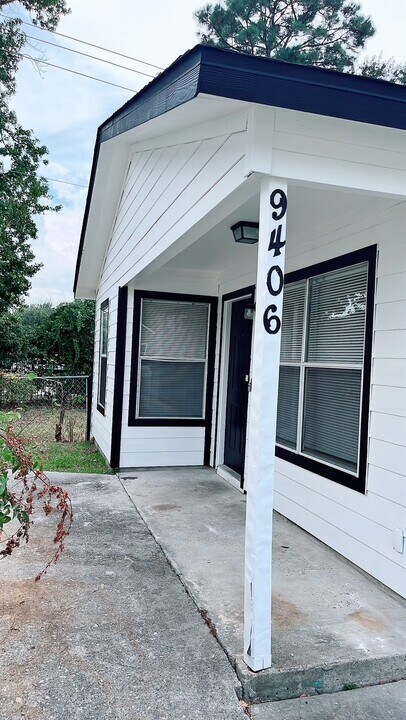 9406 Alcala in Houston, TX - Building Photo