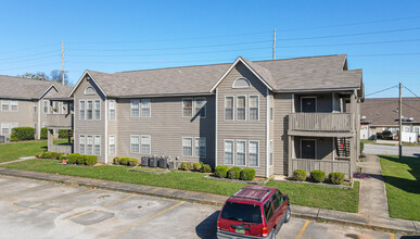 Rhodes Ferry in Decatur, AL - Foto de edificio - Building Photo