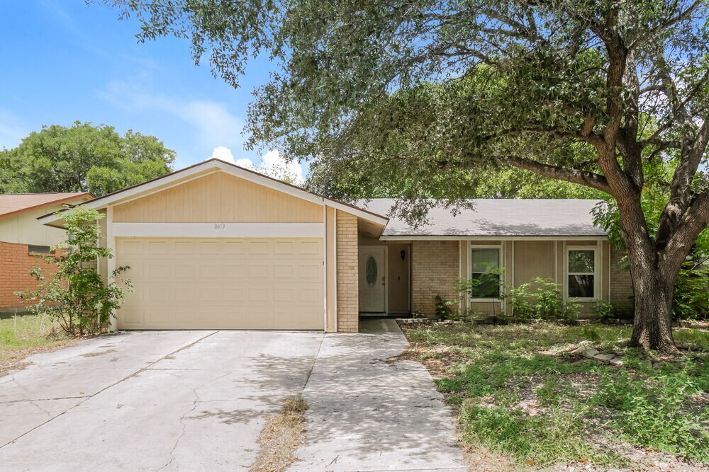 8419 Tuxford in San Antonio, TX - Building Photo