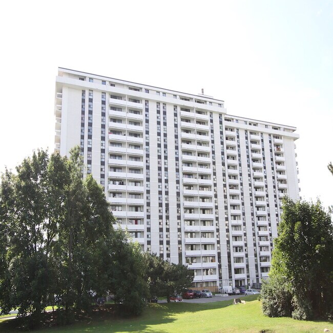 200 Gateway Blvd in Toronto, ON - Building Photo - Building Photo