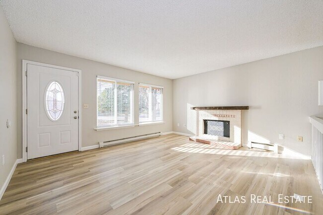 3828 S Ouray Way in Aurora, CO - Building Photo - Building Photo