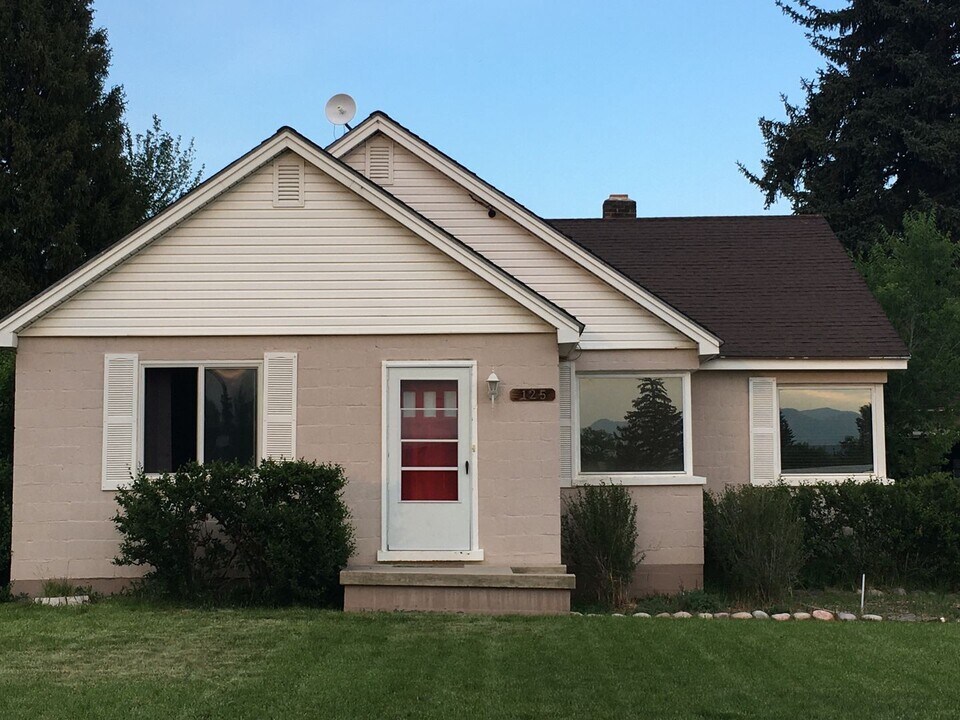 125 S 100 E St in Kamas, UT - Building Photo