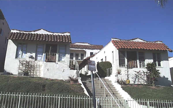 323-325 1/2 N Alexandria Ave in Los Angeles, CA - Building Photo