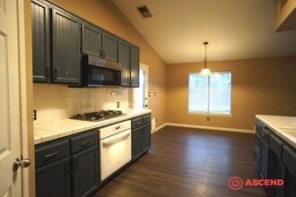 10808 Academy Ave in Bakersfield, CA - Building Photo - Building Photo