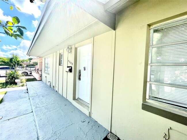 4308 SW 130th Ct in Miami, FL - Building Photo - Building Photo