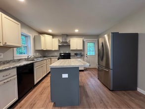 15 McGrath Dr in Raymond, ME - Building Photo - Building Photo